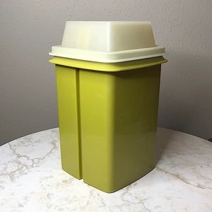 Vintage Tupperware Pick-A-Delli Container